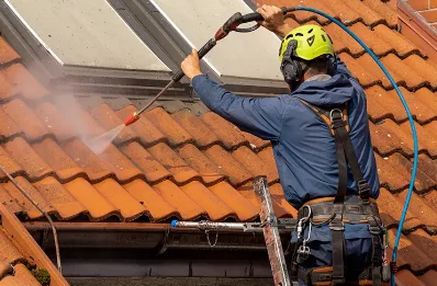 Démoussage et hydrofuge de toiture à Haux